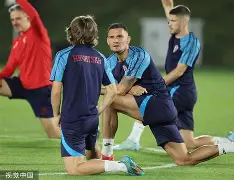 开云官网-莫德里奇射门照片